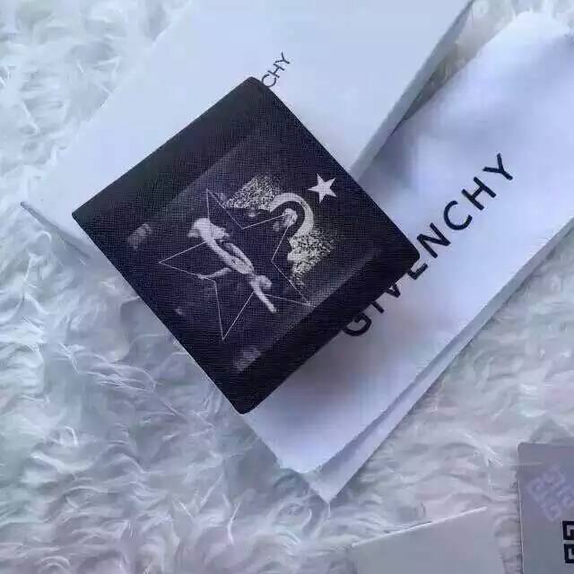 個性的なデザ 人気ブランドGivenchy 実物の写真 N品スーパーコピー代引き対応国内発送後払い安全必ず届く優良サイト